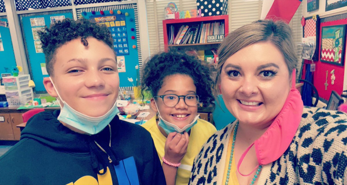 FridayatBurnet's tweet photo. Had a pre-Thanksgiving break visit from some of my favorite fifth graders 
@BurnetColts @madscieteach #ecisd https://t.co/CSjmScH5cG