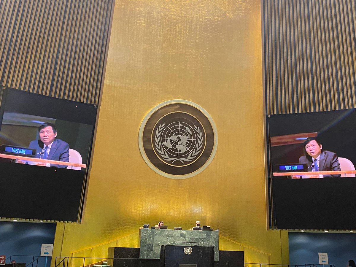 "Cooperation between #UN and #ASEAN" Resolution adopted by consensus at #UNGA75, receiving strong support from MS with 110 co-sponsors. 
It recognizes commitments by #UN to further strengthen comprehensive #partnership with <a href="/ASEAN/">ASEAN</a> on various areas of cooperation

<a href="/MOFAVietNam/">Viet Nam Diplomacy</a>