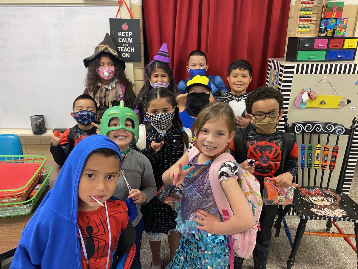 FridayatBurnet's tweet photo. Scare Away Drugs 
#redribbonweek2020 @BurnetColts @Netto1433 https://t.co/9HzZBxn4ST