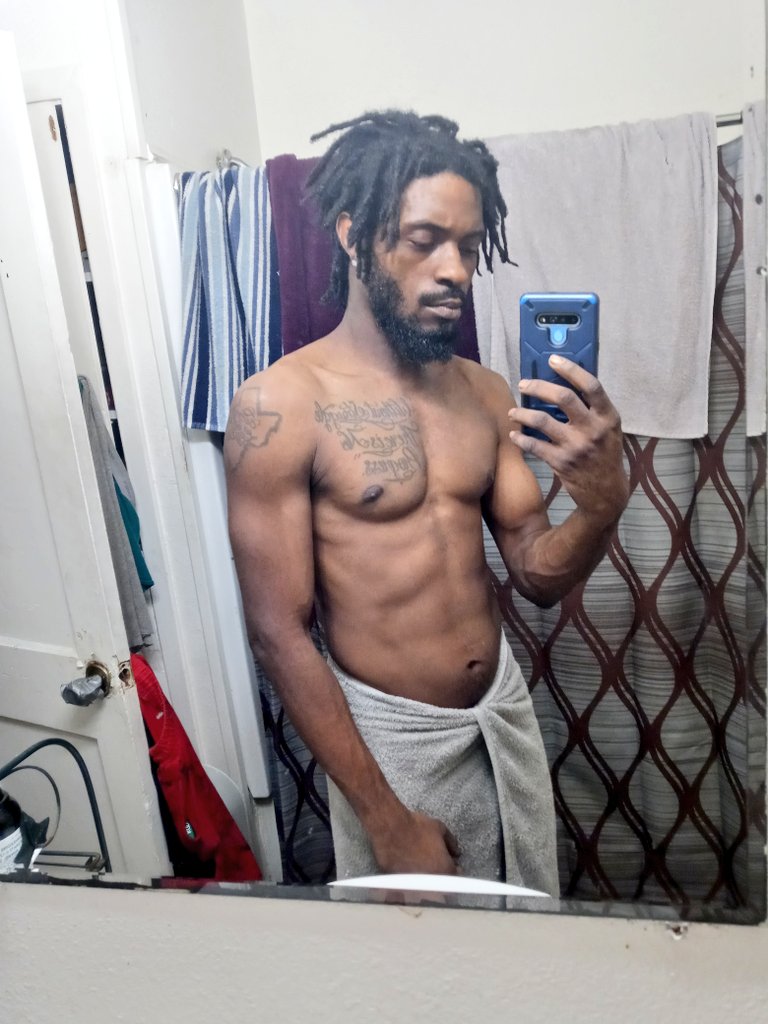 FADEUM_MIKE's tweet photo. Shower was lit π―!.....#dreadhead #goon #postweekend #vibes https://t.co/zPOZrBXTSO
