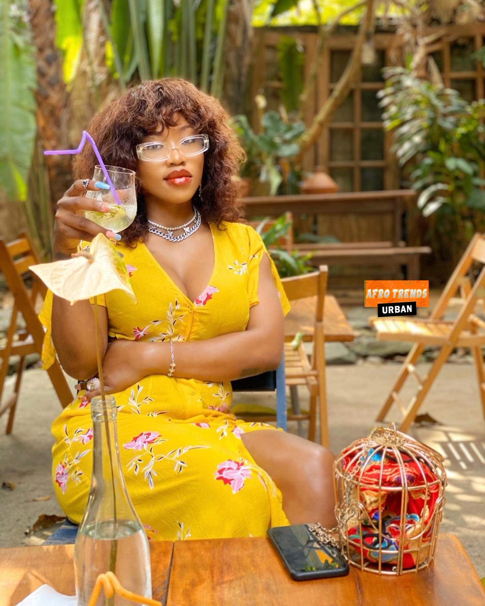 mistardrae's tweet photo. Can we now agree @Mihney_Nelly  is one of the most beautiful female Rapper we got in cameroon ?

#afrotrendsurban #AfroBlog #Empawa #Afroculture #weareafrolovers #MusicisSoul #Musiclover #TracksandHits #ATU #afrobeats #music #CMRmusic #musician #musicvideo #musicislife #musicpro https://t.co/LnRfY6oFei