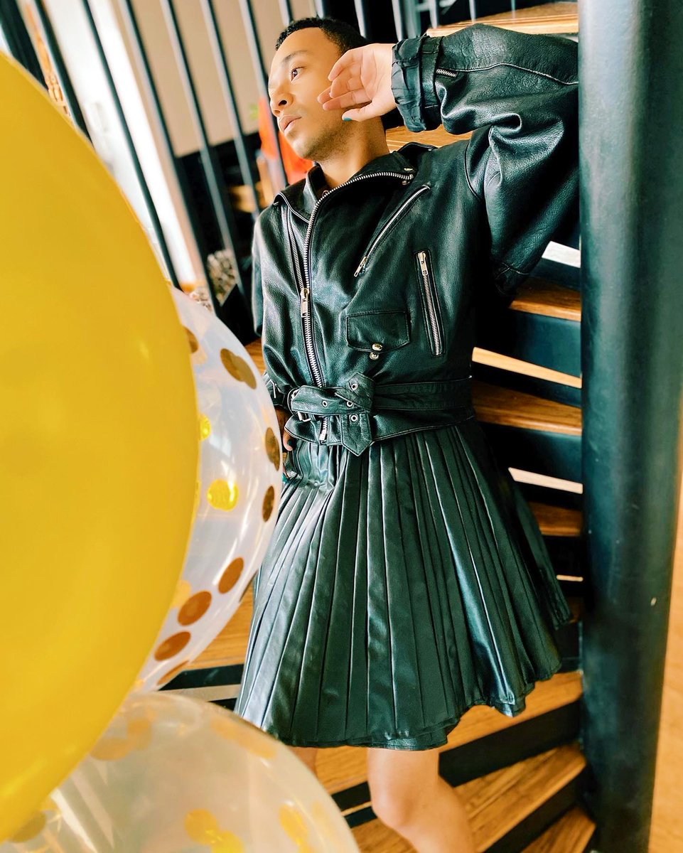 Birthday week is officially here 🎈 

Styled by @i_go_by_keenan 

Captured by Quaid Jones

#birthday #saggiseason #fashion #styleinspo #ootd #vogue