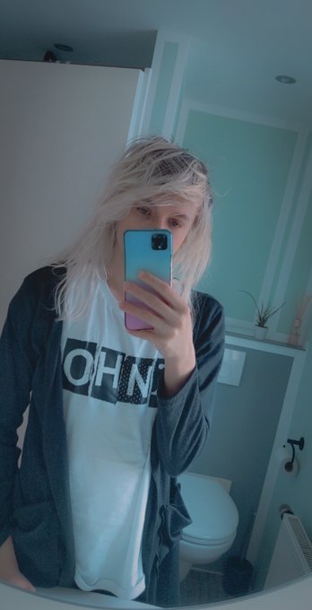 1 pic. One tired looking boy. Messy hair from the eccentric lifestyle?(sleeping till noon)
At least I