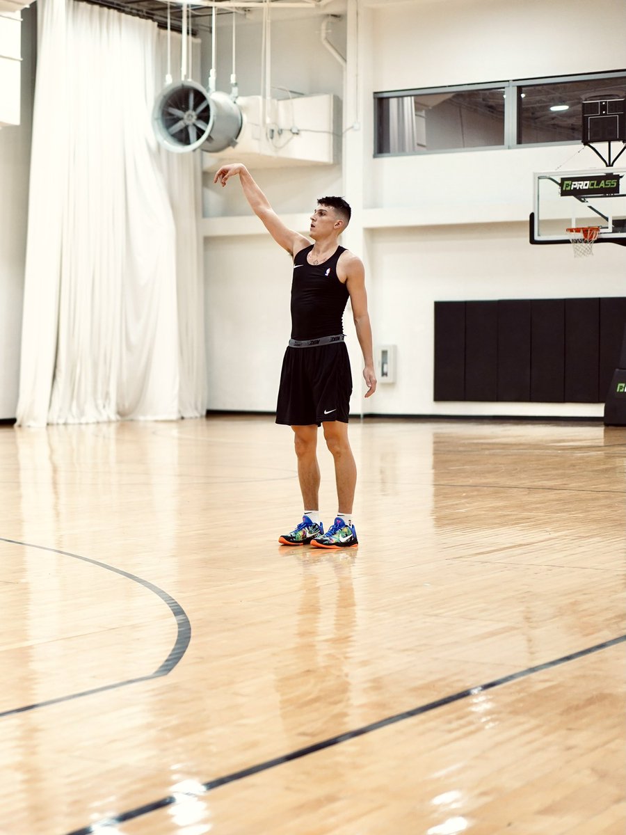 raf_tyler's tweet photo. 🤫 https://t.co/7EOUNV330u