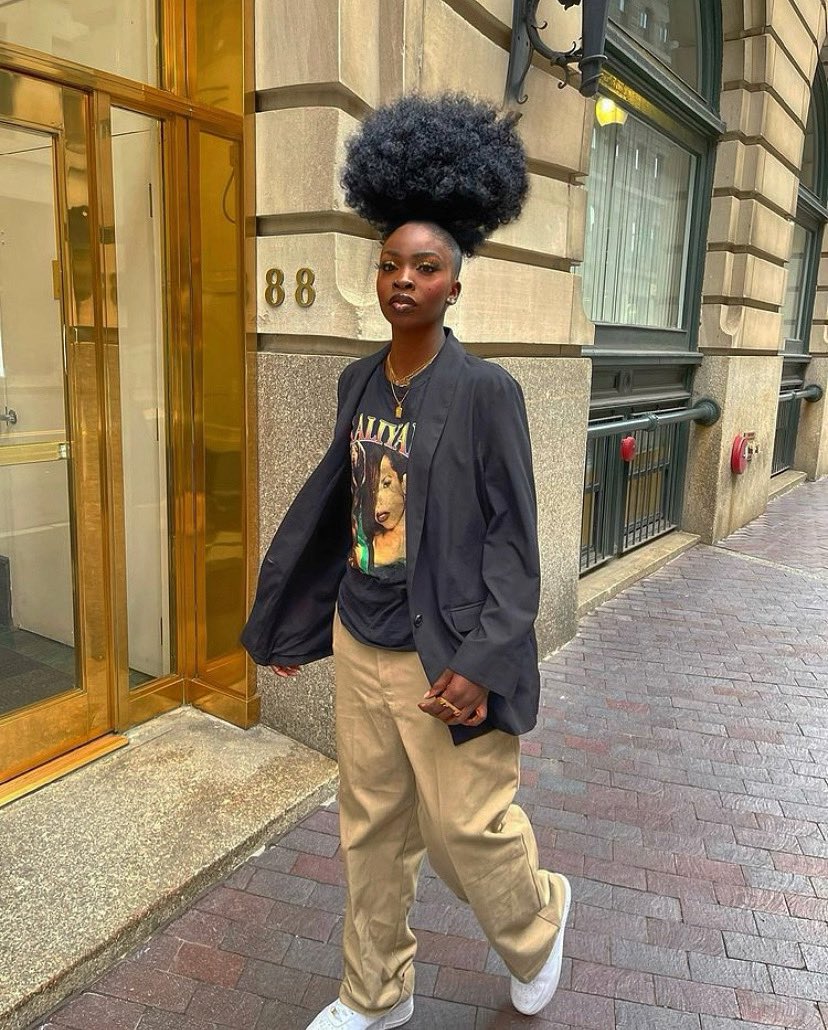 chocodamiix's tweet photo. Just a black beauty in the city https://t.co/AWPMBLCk8L