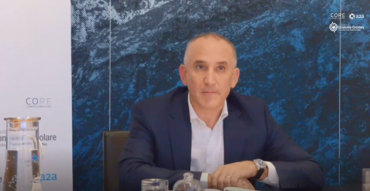 gruppo_a2a's tweet photo. "Nel nostro paese è necessario un cambio di paradigma sulla #sostenibilità, è un tema trasversale che va applicato a tutti i livelli dalle aziende alla PA, bisogna ragionare in termini di sostenibilità per ogni attività facendosi guidare dai dati" Renato Mazzoncini AD #A2A https://t.co/TRe0FGHXn1