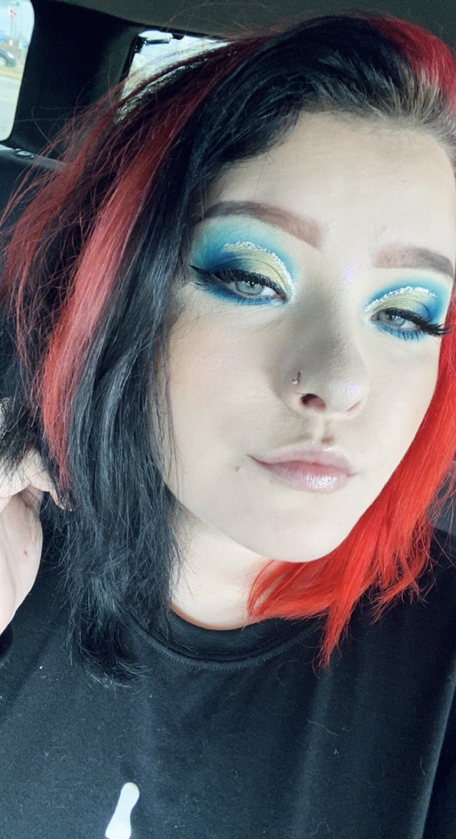 DearInsanityAA_'s tweet photo. I really don’t know how Twitter works anymore, but hi I want to be on @JeffreeStar pr list 😭 https://t.co/TNne7fyVaU