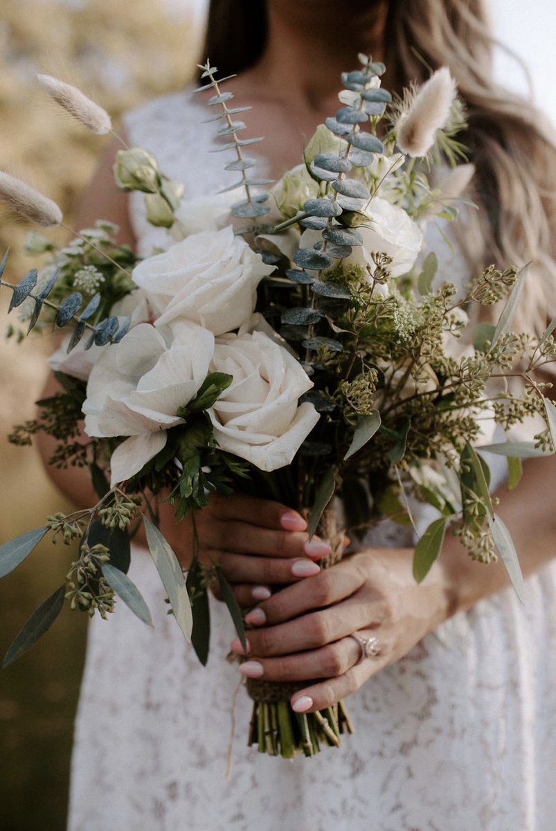 AlexanderDoux's tweet photo. Crisp whites and textural foliage were organically arranged in this wild flower style bridal bouquet. #alexanderdoux #anemones #atlanta #bouquet #bridalbouquet #bride #burlap #eucalyptus #floraldesign #florist #flowers #gardenroses #lisianthus #queenanneslace #roses #wedding https://t.co/6kvGlZiup6