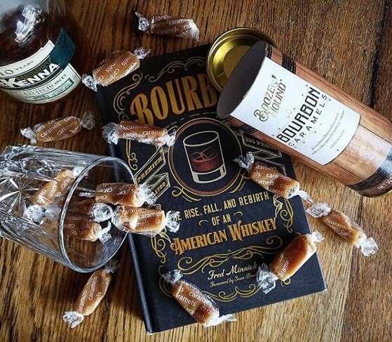BoozeCollection's tweet photo. Raise your hand if you think photos should be scratch-and-sniff 🙋🏻‍♀️ Loving this shot captured by @BNWinstonSalem in Winston-Salem, NC.

#giftgiving #boozehound #bnbuzz #barnesandnoble #boozeandbooks #chocolate #chocolatelover #chocolateaddict #bourbon #bourbonlover #bibliophile https://t.co/kGQ80NhztN