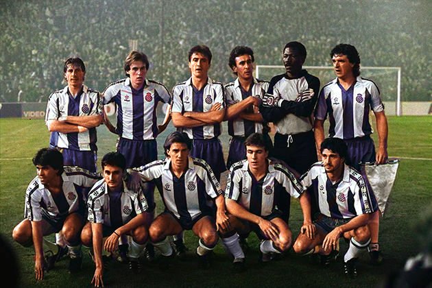 FOTOS HISTORICAS O CHULAS DE FUTBOL - Página 18 EnhtY2mW8AYKg-q?format=jpg&name=small
