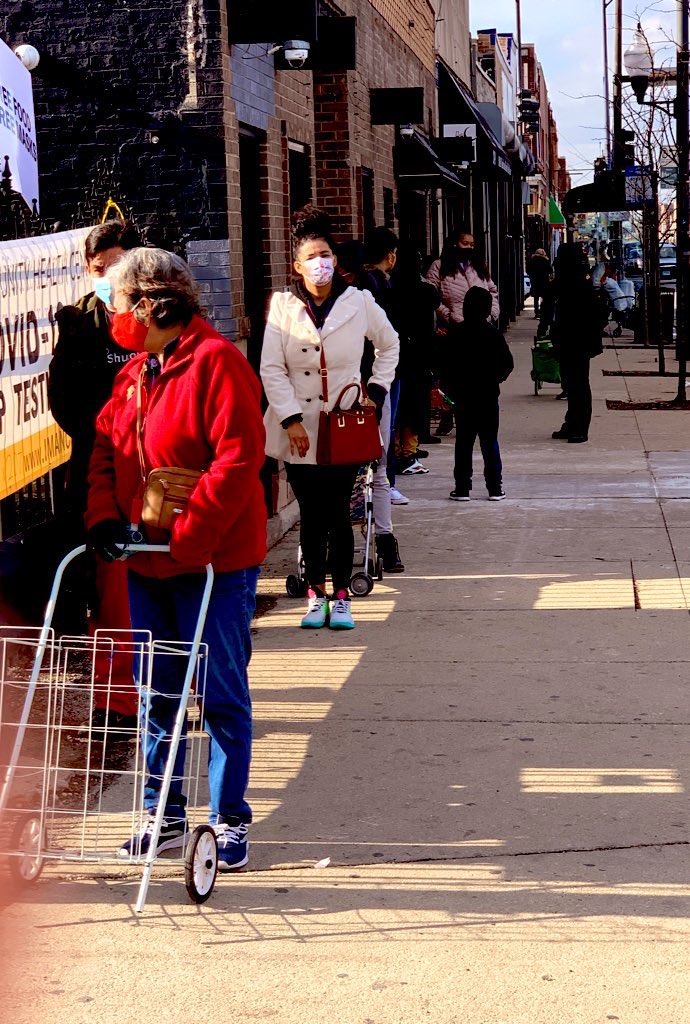 imancentral's tweet photo. On this sunny November day, we are hosting our Annual Turkey Drive with support from @IFANCA , as well as a winter clothing drive donated by the DIC.
Even with masks and physical distance, this morning has been all smiles, gratitude, and love!
#fightfearbuildpower https://t.co/yD164OXU2e