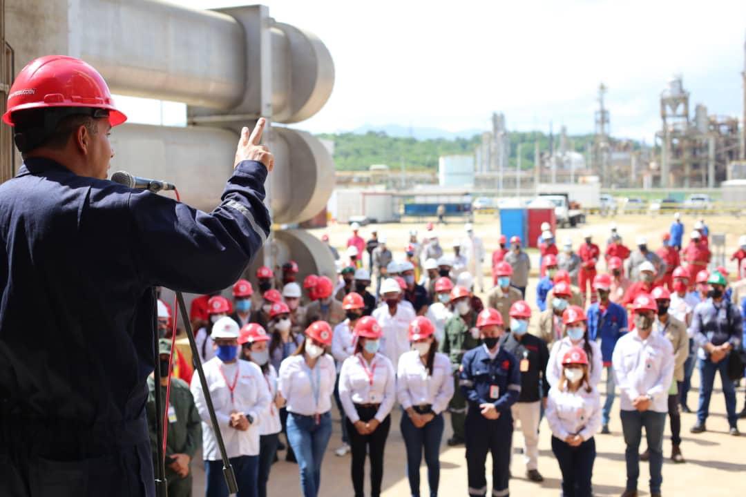 TellecheaRuiz's tweet photo. #23Nov || Damos inicio al Plan de Mantenimiento Mayor de la Planta Nitrogenados del Complejo Petroquímico Hugo Chávez #Carabobo para garantizar la producción de Fertilizantes de la Patria. 
#TrabajoEnEquipo #VictoriaSegura

@TareckPSUV
@drodriven2
@NicolasMaduro https://t.co/aAMfMa7NOw