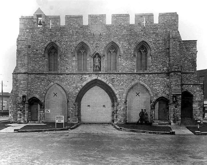 The 12th century Bargate was bricked up during the Second World War and used as an air raid shelter. Many of the town’s medieval vaults were also used as shelters. Much of the surrounding area would be bombed but rather miraculously, the Bargate survived.