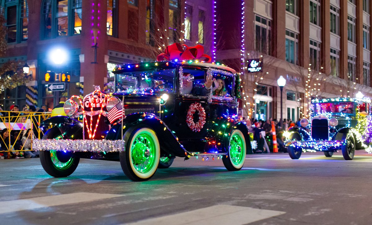 Our Downtown Showcase of Floats begins tonight! ✨ Stroll Main Street Nov. 23 &amp; 24 from 6-8pm to take pictures with some of our featured floats! Special for tonight: Wheelie-ing Elvi will be zipping around General Worth Square. See you there! bit.ly/2V6LI3P