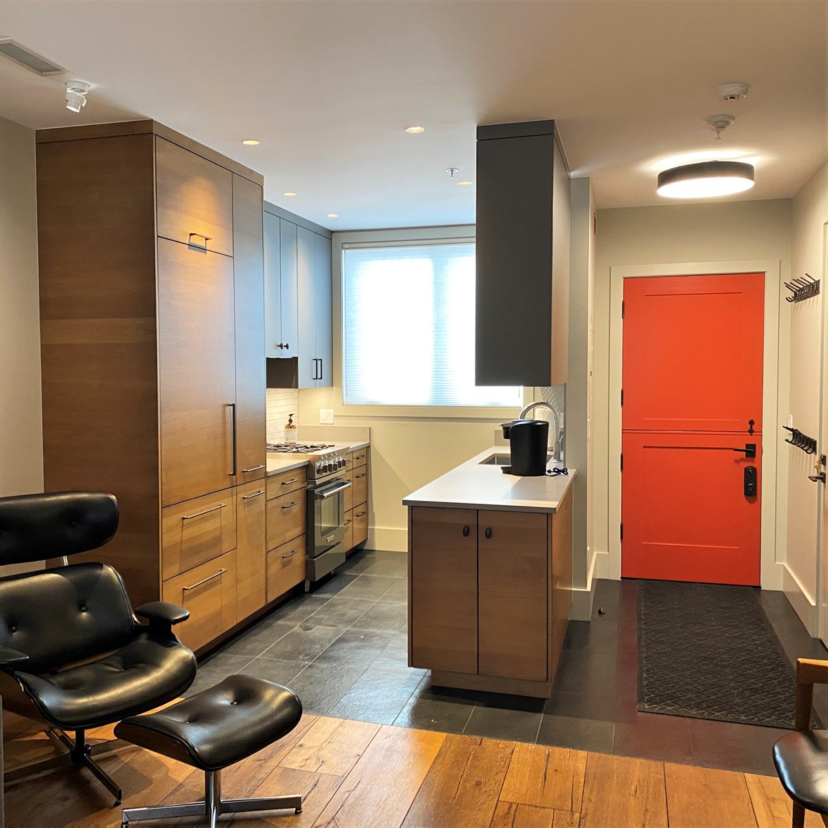 jensen_design's tweet photo. Great kitchens come in small packages too!
.
.
.
#kitchendesign #customkitchen #smallkitchen #greatkitchen #customcabinets #cabinetry #cabinetdesign #customcabinetmaker #compactkitchen #interiordesign #moderndesign https://t.co/RBOAek0V5q