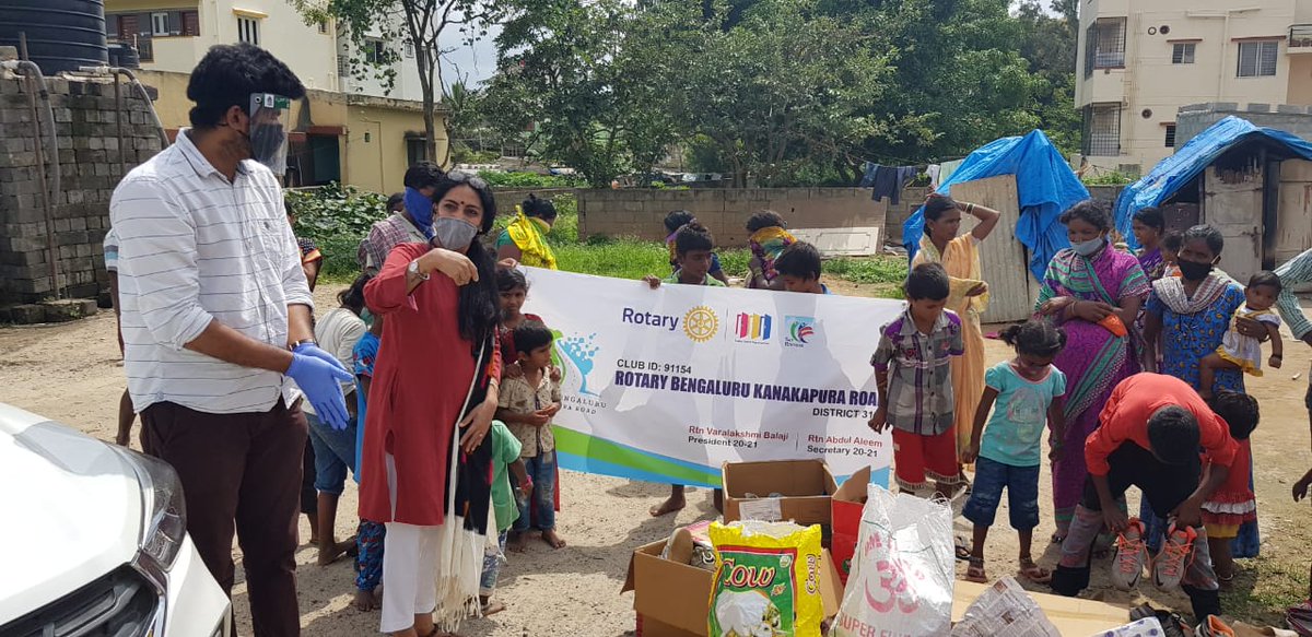 RotaryKPRoad's tweet photo. Recently we partnered with NGO Sole Warriors &amp;donated over 3000 pairs of gently used footwear to the needy. Over 35 apartments on kanakapura road participated in the drive. We look forward to more such engagements! @_kanakapuraroad @RIDistrict3190 #rotary #PeopleOfAction https://t.co/DUEAP19KWs
