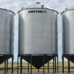 GrandeUfa's tweet photo. Santa, all I want for Christmas 2 Weststeel bins.  We have connections with Santa so call the store today.   #ShowUsYourAGI @AgGrowthIntl @CdnJewels https://t.co/e7YwBYHikT