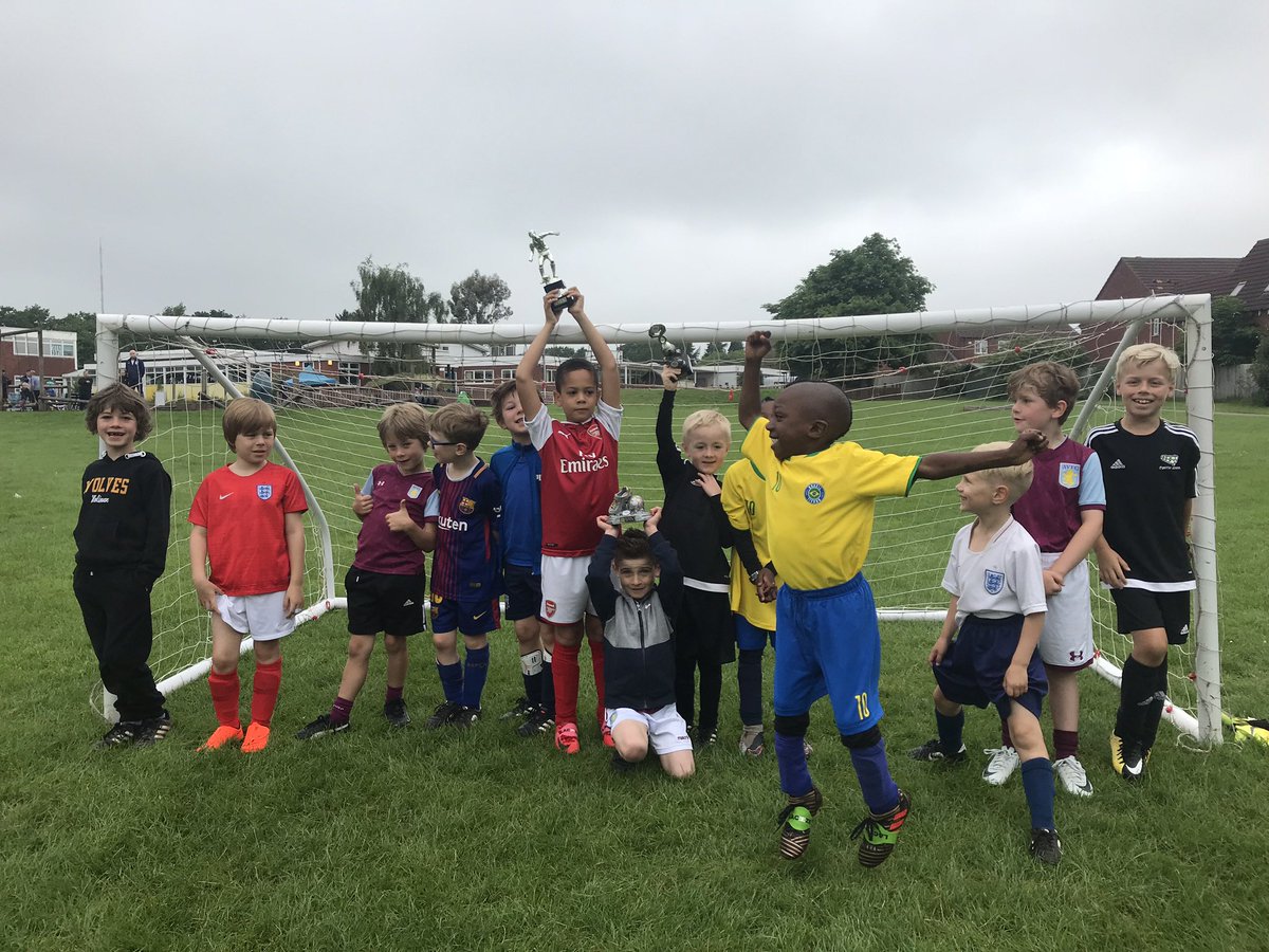 SuttonUtdFCSS's tweet photo. 👀👀👀👀

@OliverDowden announces Grassroots Sports is coming back!!

Further details to follow...🖤💚💛 https://t.co/4Hsnna3nAP