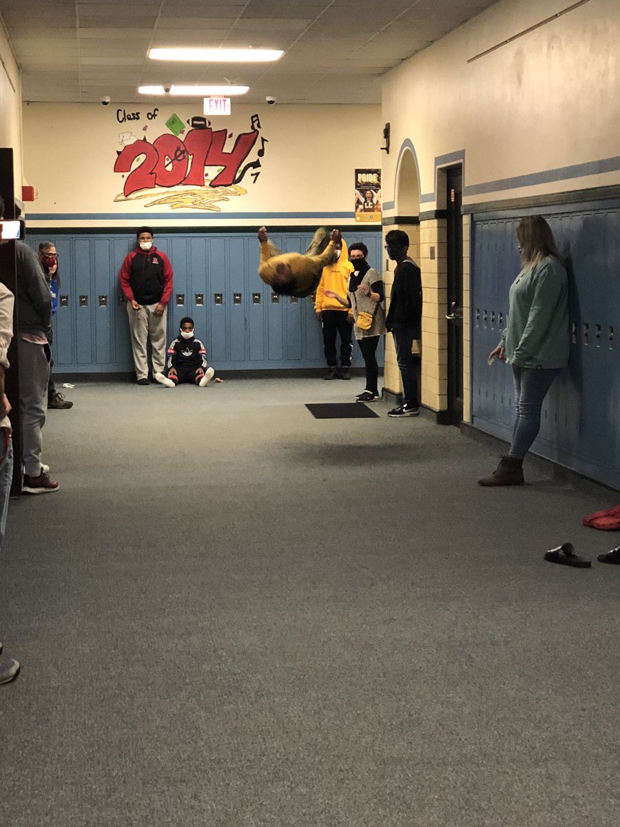 mrsfloyd03's tweet photo. What better way to prepare for break than with a cartwheel competition! #thirdfloorfun @KarenMurphyBal1 @kate97727598 @weist_tia @ash_lovesbooks @TreRonne @slefrane https://t.co/6e9GQhDzaA