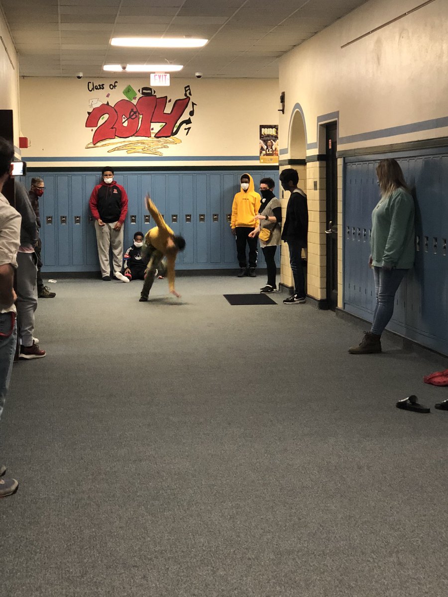 mrsfloyd03's tweet photo. What better way to prepare for break than with a cartwheel competition! #thirdfloorfun @KarenMurphyBal1 @kate97727598 @weist_tia @ash_lovesbooks @TreRonne @slefrane https://t.co/6e9GQhDzaA