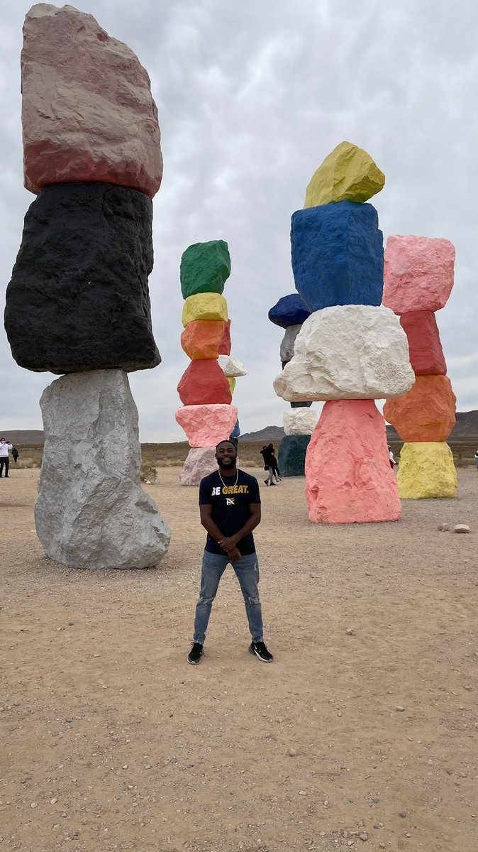 All difficult times will eventually pass. These are all just moments in time that reminds us to appreciate all the good ones.
•
#BeGreat #FunkGotNext #LasVegas #SevenMagicMountains https://t.co/wag1bDxo0s