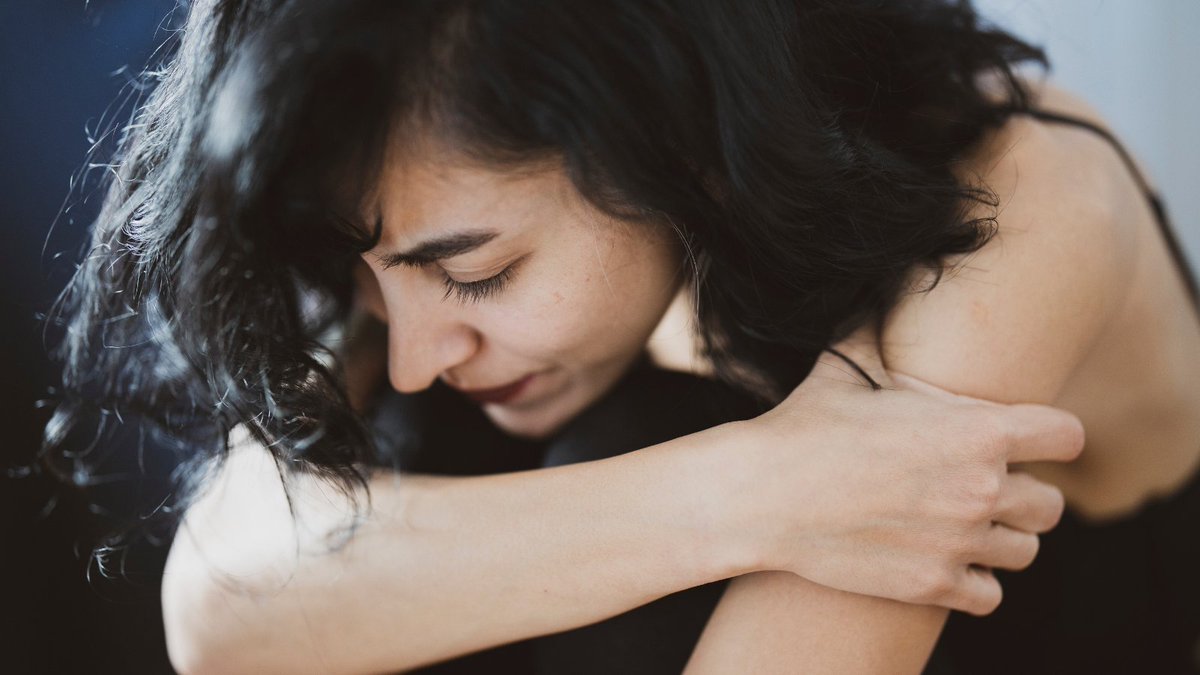artitagency's tweet photo. Emotional intelligence means you don't let your emotions control you – you learn to control them. This can help you tackle stressful or heated situations with poise and calmness.
#leadership #emotionalintelligence #leadershipdevelopment #mentalhealth  #stressmanagement #sri_jon https://t.co/acnrwGi2oT