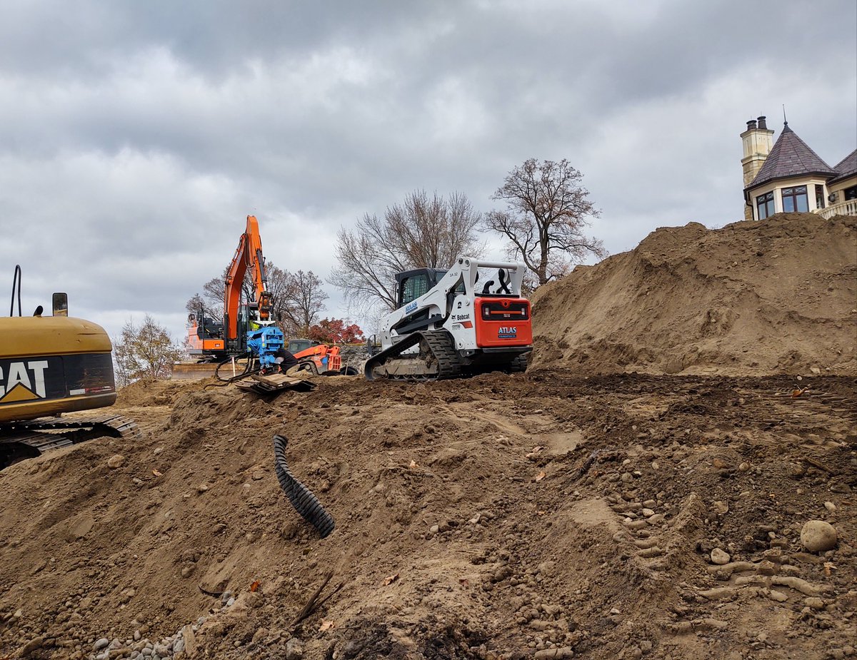 AtlasFoundComp's tweet photo. Permanent sheet pile wall installed quickly and efficiently by our vibratory hammer and trained field personnel. https://t.co/Jihq2wQ8gW