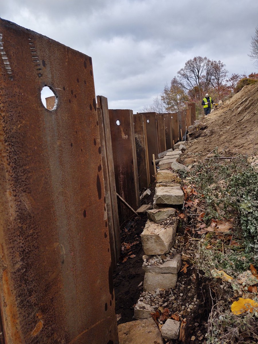 AtlasFoundComp's tweet photo. Permanent sheet pile wall installed quickly and efficiently by our vibratory hammer and trained field personnel. https://t.co/Jihq2wQ8gW
