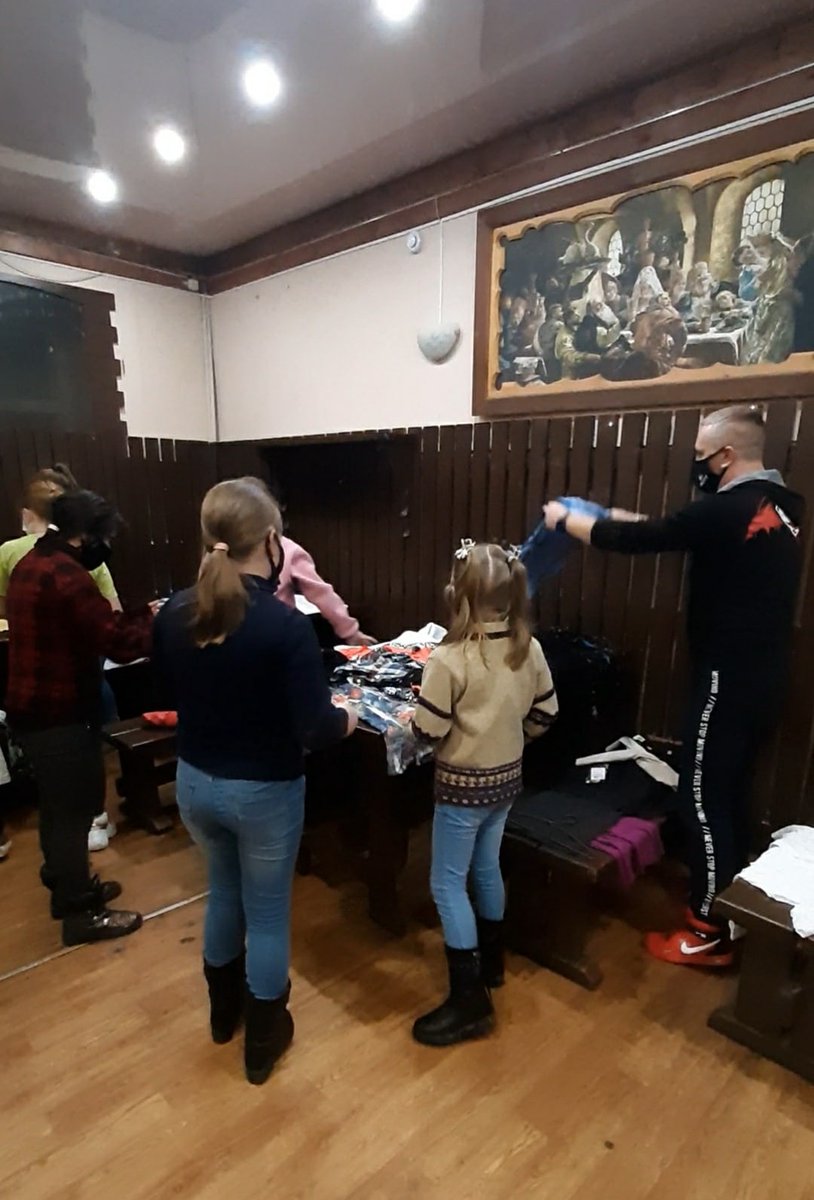 Добрые дела для депутата городской Думы г.о.#Вичуга Сергея Куликова стали доброй традицией. В этот раз была оказана помощь в приобретении одежды для восьми девочек,оставшихся без попечения родителей.
vk.com/wall589580551_…
#ИвановскаяОбласть 
#ЕР37