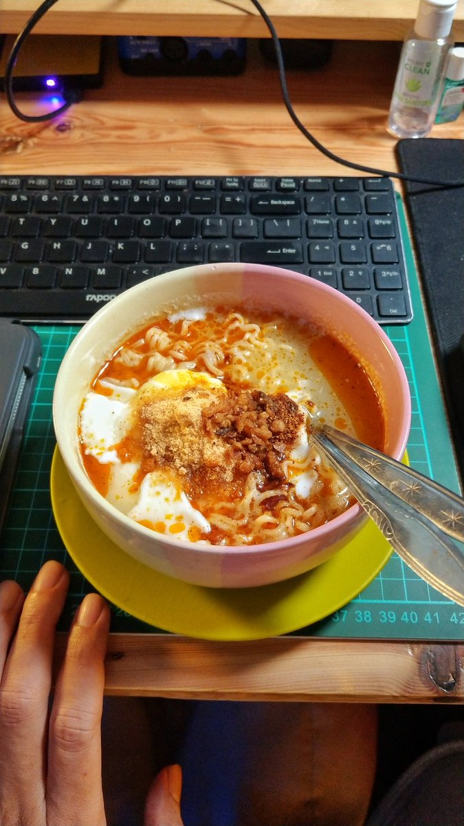 nksthi's tweet photo. Aku tau kalo perbuatanku ini nggak bener. Maaf banget, aku bener-bener nggak tau harus berbuat apa lagi. Maaf kalo aku ngecewain kamu lagi. Maaf. https://t.co/yBuRk6ArJm