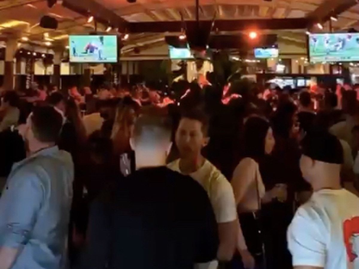 orlandosentinel's tweet photo. Packed Florida bar shuts down, cited 3 times in one day for skirting virus rules https://t.co/phylND5rwW https://t.co/qprr6zTWlJ
