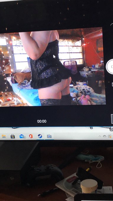 Getting ready to go online, who&rsquo;s gonna come play a game with me and keep me company?? #camming #Camgirlonline<a href="/tag/camgirl"class="tags"><span>#camgirl</span></a><a href="/tag/camming"class="tags"><span>#camming</span></a><a href="/tag/camgirlonline"class="tags"><span>#camgirlonline</span></a><a href="/tag/onlyfans"class="tags"><span>#onlyfans</span></a>