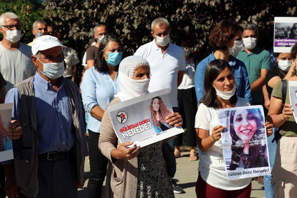 324 gündür kayıp Gülistan Doku'yu suda arama çalışmaları sonlandırıldı. 
Sıra arkadaşımızın akıbetini sormaktan vazgeçmiyoruz!
Etkin soruşturma yapılsın!
#GülistanDokuNerede