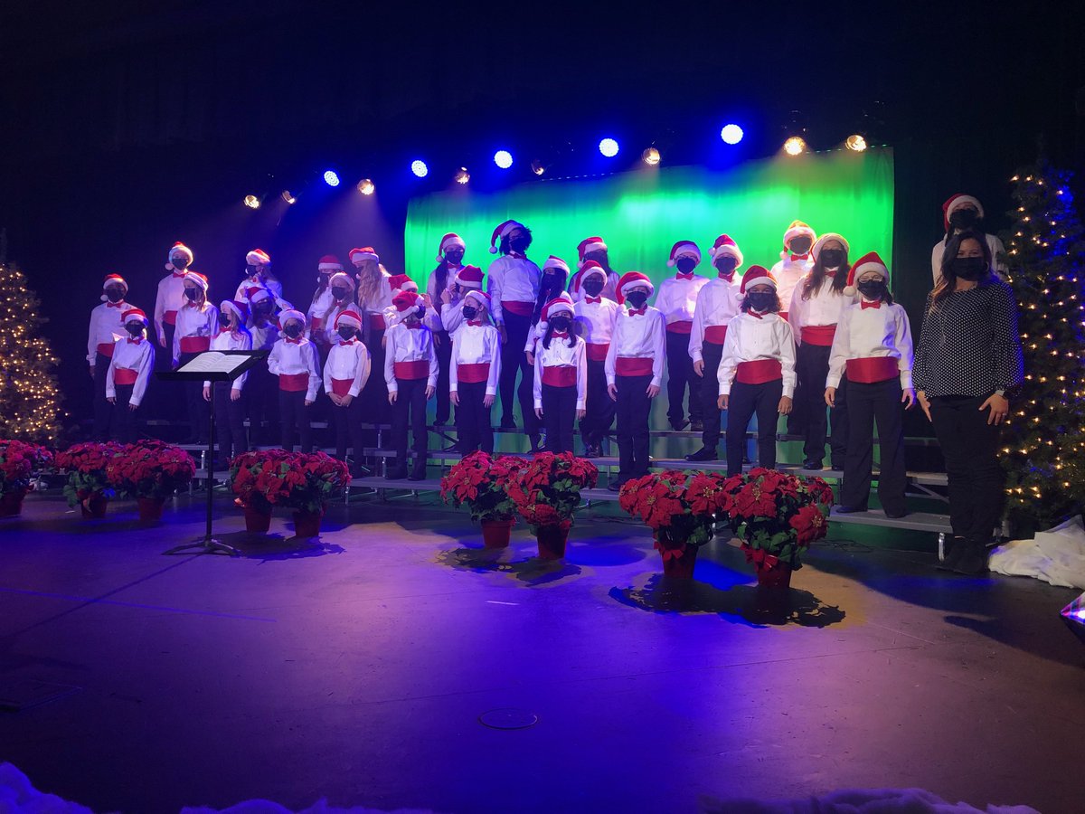 CityOfFranklin's tweet photo. The City is so excited to present our Virtual Tree Lighting event featuring @TheShindellas, Freedom Intermediate School Choir and Santa Claus!  The program was videotaped in downtown Franklin recently. https://t.co/JILKAzmrEq
