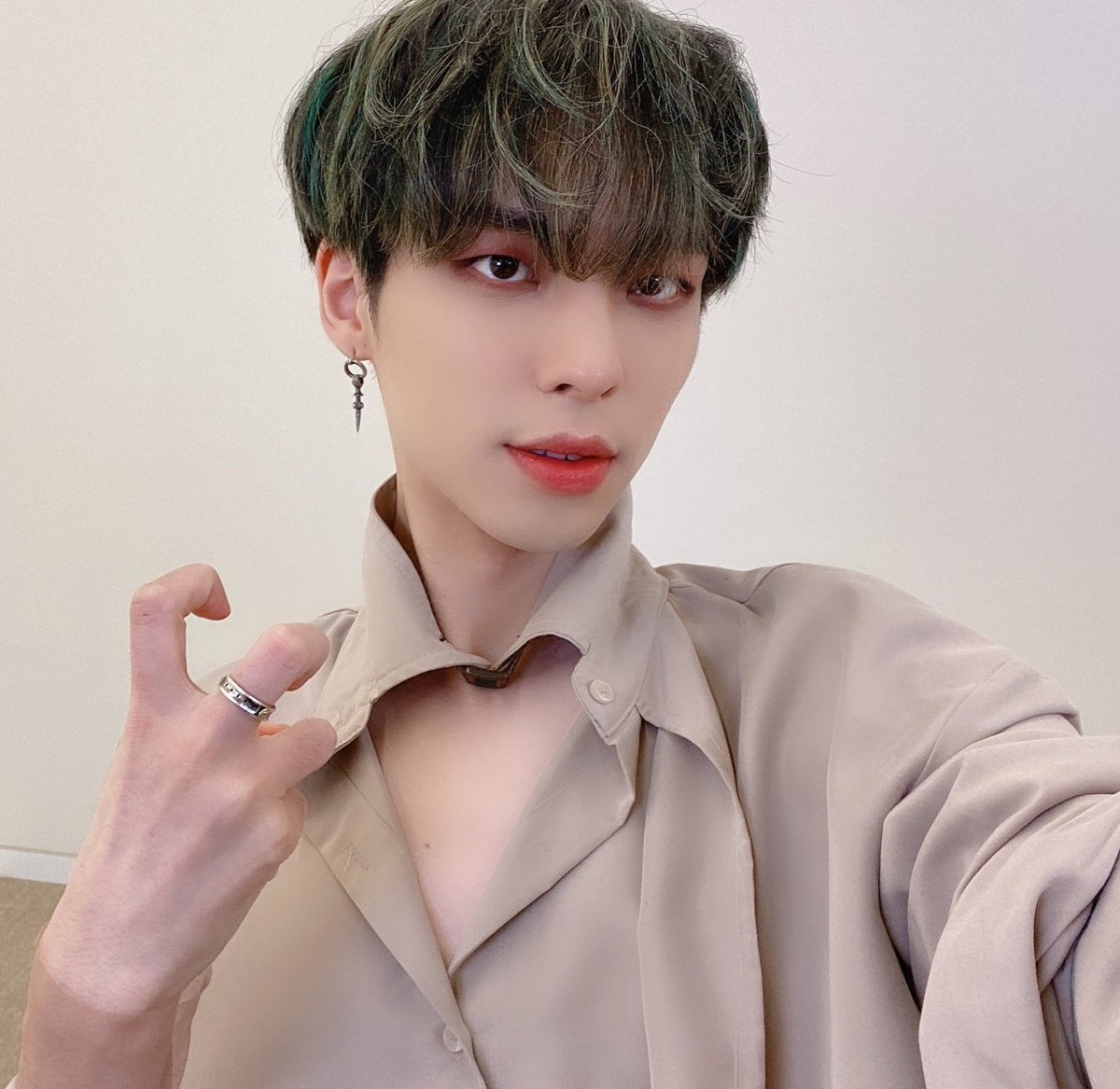 nayutaee's tweet photo. BUSCO MOOTS !

holaa, no soy nueva en twitter pero si en esta cuenta y busco moots para interactuar 💚

mis ults: nct/wayv, ateez, svt, skz, shinee
stan: cix, exo, ace, astro, ikon, day6, victon, ptg, tbz, etc.

fav para ser mutuals y me ayudarían muchísimo con un rt 💚 https://t.co/S7ftz2LCLs