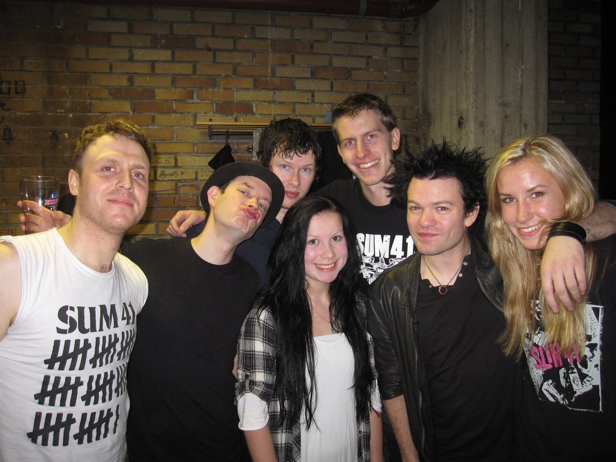 #tb Today it’s been 10 years since I got a chance to try to sing like a rock star at <a href="/Sum41/">Sum 41</a>'s first show in 🇫🇮. One of my favorite memories! 😁