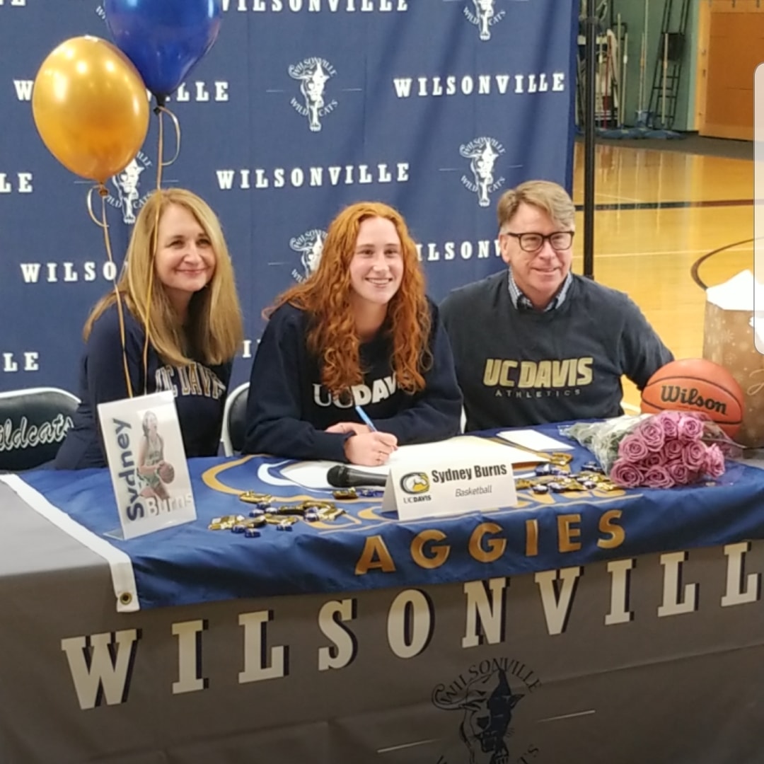 MikeBlastoff's tweet image. Congrats to the one and only Sydney Burns for making it official in front of your coaches and home town fans! UC DAVIS is lucky to have you! #whswildcats #oebc #oregonelite #oenation #ygli