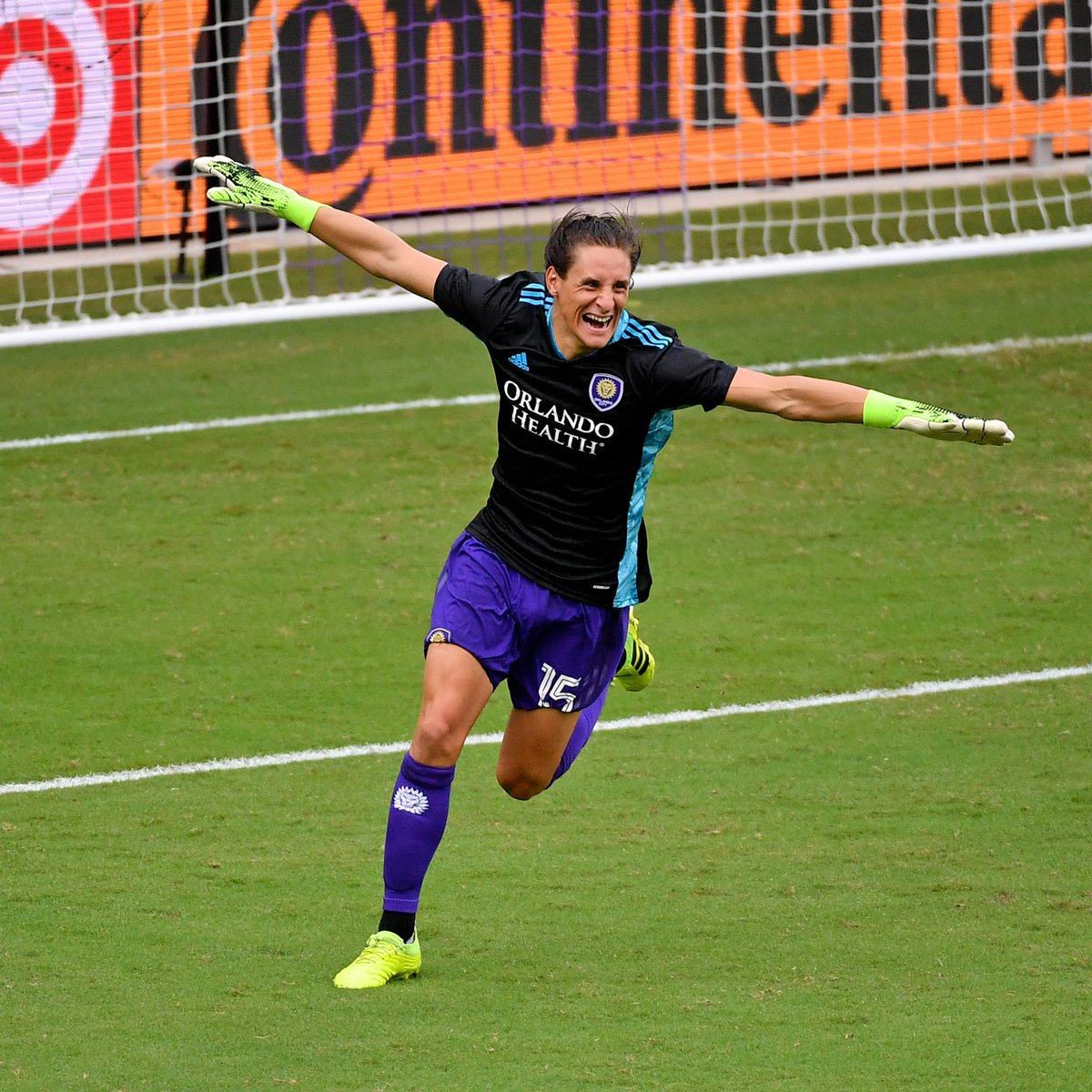 OrlandoCitySC's tweet photo. Penalties 🆚 NYCFC:

How it started     how it’s going https://t.co/GEOyKzRQMB