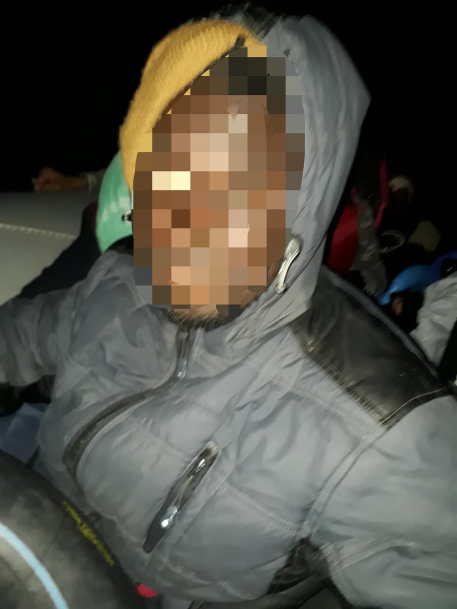 ABoatReport's tweet photo. #Pusback ongoing outside #Chios⚠️ https://t.co/ShD87GDtVk https://t.co/uw3vtRyZrm