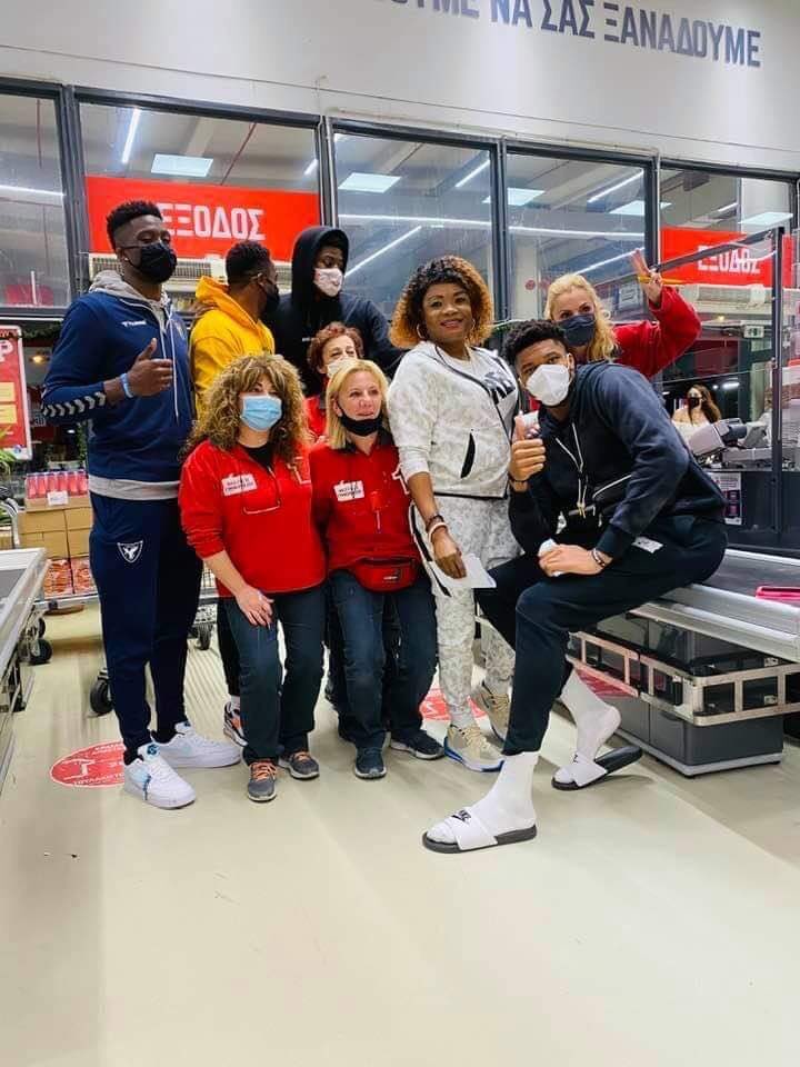 nbaholicsgr's tweet image. 👏 Today in Athens, @Giannis_An34 &amp;amp; his family bought and distributed big quantities of food and necessities. He did everything undercover and  behind the scenes. Respect!
#NBA #GoBucks #Bucks #NBATwitter #Giannis 
#MoreThanAnAthlete #Greatness #Solidarity #SharingIsCaring