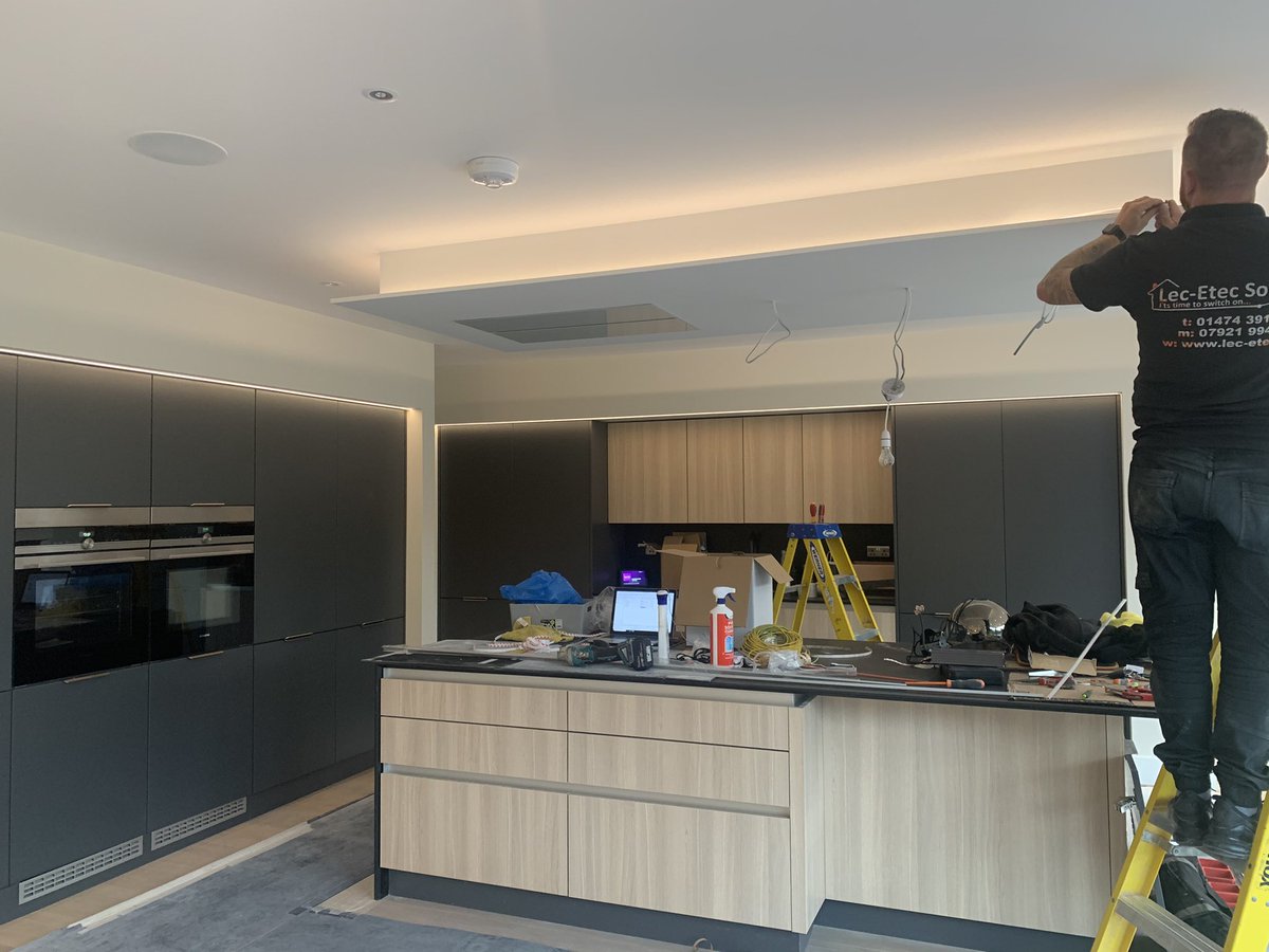 LecEtec's tweet image. Led strip and profile going in to our Chislehurst project controlled via Loxone 👍 #ledstrip #kitchenled #arcled #moodlighting #loxone  #loxonesmarthome #loxoneuk