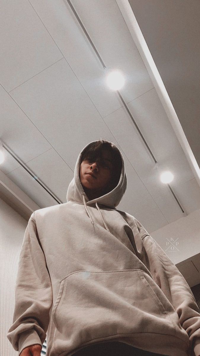 Get on your knees and look up at me 👉👈