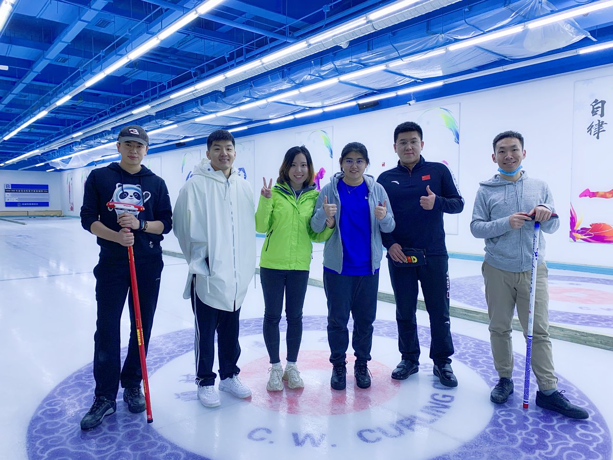 joy_curling's tweet photo. 保持每周至少一次冰壶训练，队员们来自各行各业。 https://t.co/akECRUpts1