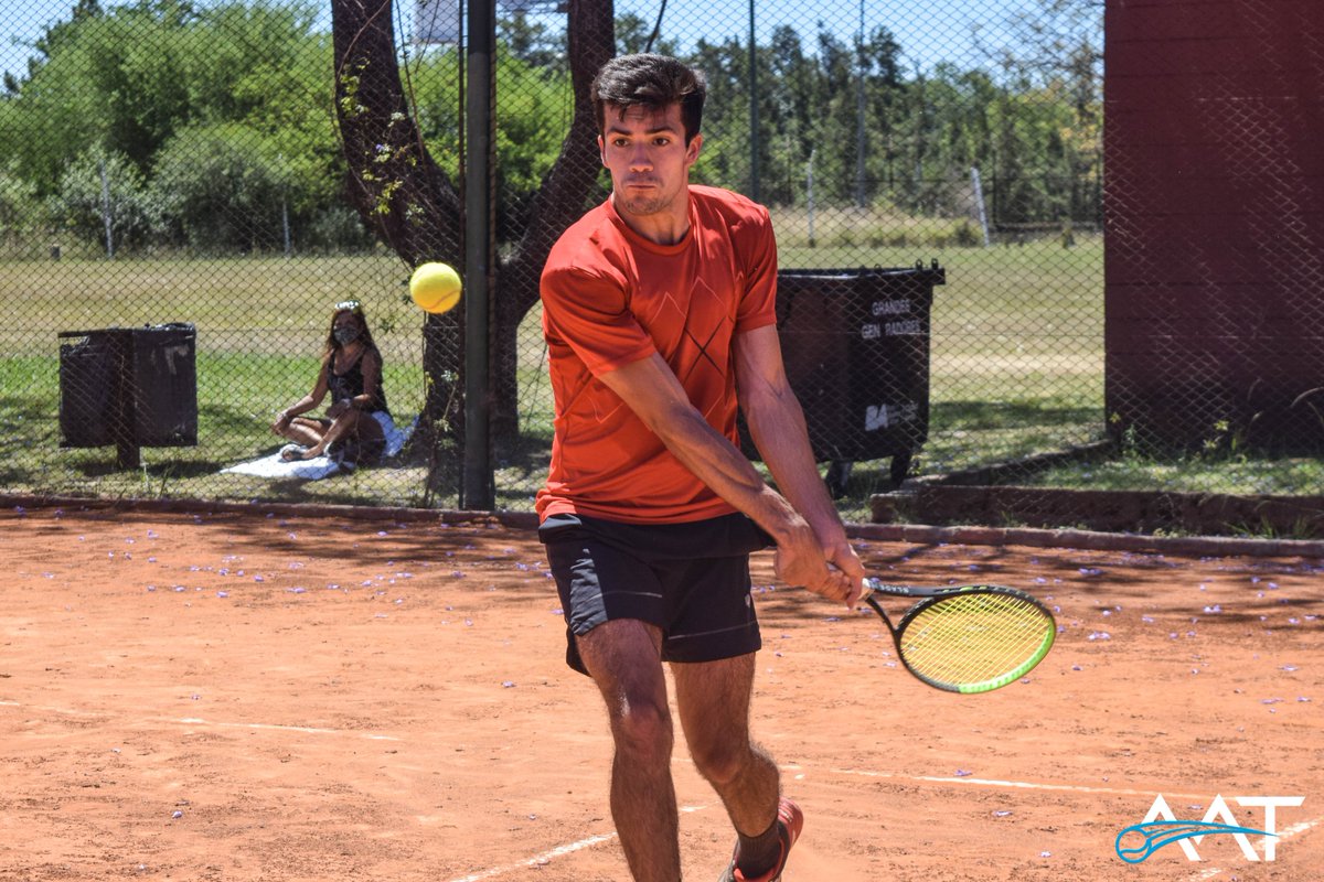AATenis's tweet photo. 👨🏻 Volvió el circuito masculino de Profesionales en Club Sirio Libanés y Parque Sarmiento.
🎾 Este lunes comenzó la acción en ambas sedes.
❗ Con un cuadro de 128 jugadores.
😷 Bajo los cuidados del #ProtocoloAAT
➕ info del Pro Tour 5 en https://t.co/Ow9HtIBeyp https://t.co/oMyI9NjVQs