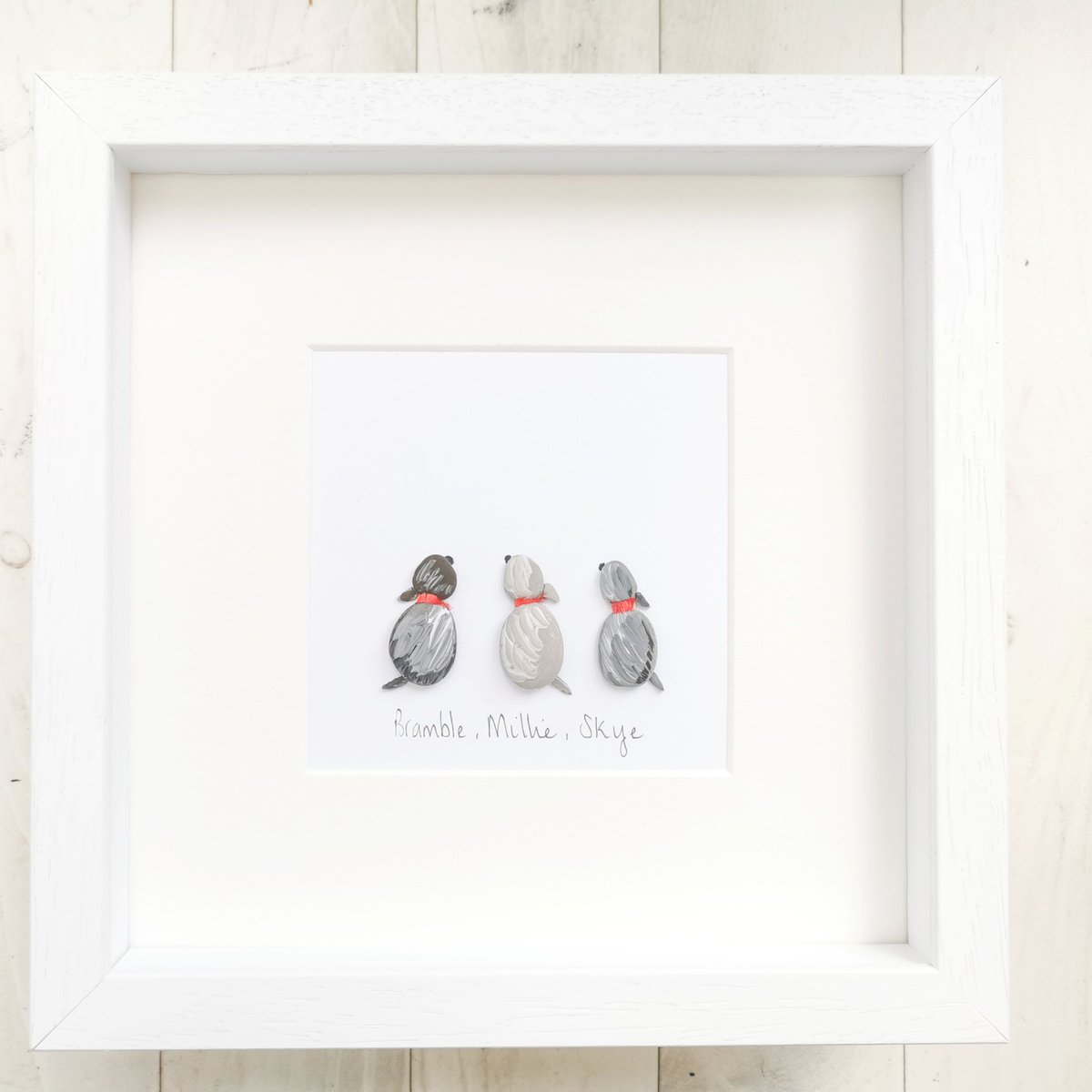 AnthsArtsCrafts's tweet image. Custom pebble art... 3 doggies complete with their red collars 🐕❤️
#pebbleart #pebblepicture #pets #dogs #dogsofinstagram #christmas #giftideas #antheasartsandcrafts #homedecor #family #etsy #etsyseller #art #animals