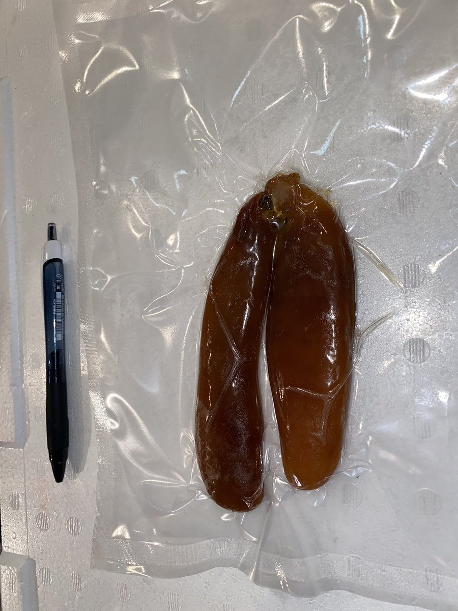 成田ヤマニ 日本三大珍味からすみ からすみはボラの卵でボラが出世魚ですので古くから縁起物とされておりましたm M 薄めに切りまして大根と一緒に頂くと本当に美味しいです 約100g 1700円 税別 お酒のお供にいかがでしょうかm M T