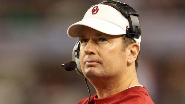 DarrinDonnelly's tweet photo. “A good coach doesn’t just coach his players for four years and let them go. He is a coach and mentor for life.” – Bob Stoops https://t.co/EvTWCP3oIc https://t.co/fSDohCwyKe