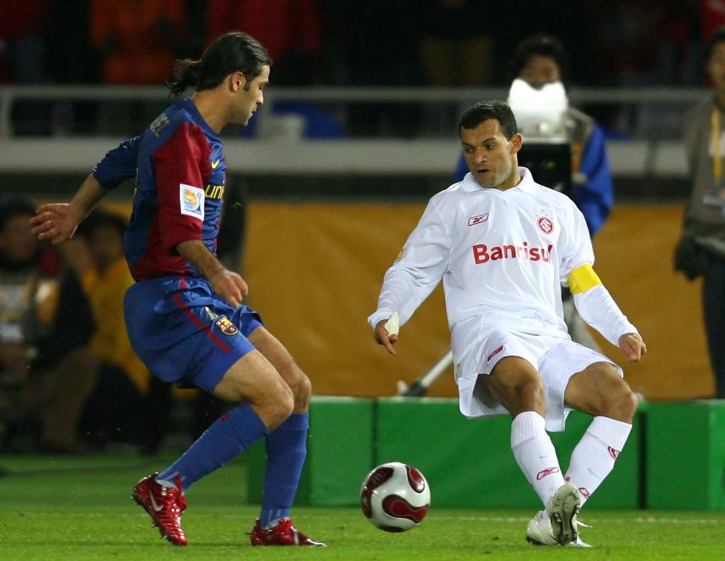 Hay 4 jugadores campeones de copas internacionales con ambas camisetas. Jesús Dátolo, Roberto Abbondanzieri y dos con una particularidad: Fabián Vargas y Pedro Iarley fueron campeones del mundo en Japón venciendo al Milán de Kaká en 2003 y al Barcelona de Ronaldinho en 2006.