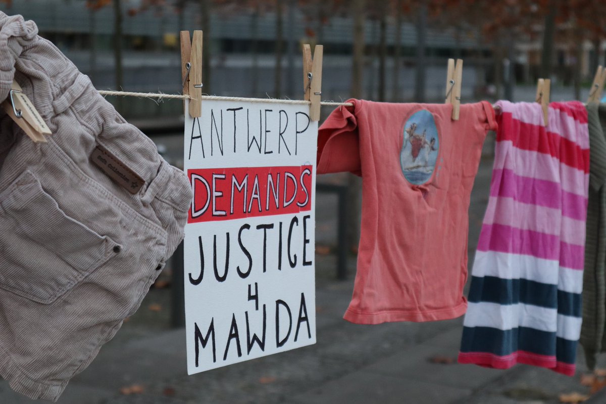 Yassin_Akouh's tweet photo. Today the trial of the Iraqi-Kurdish Mawda Shawri started in Mons, Belgium. Mawda died at the age of two in May 2018 after being shot by a police bullet. This happened while she was in a van chased by the police, with her parents, brother and other refugees. | © Yassin Akouh https://t.co/xSocht85op