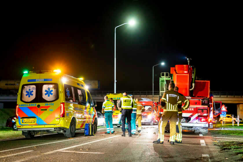 Hulpdiensten massaal naar #Moerdijk voor persoon te water #Brandweer #OostelijkeRandweg #Traumahelikopter.